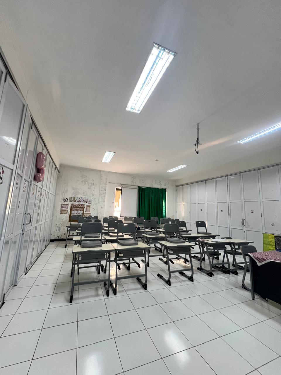 Ruang komputer sekolah